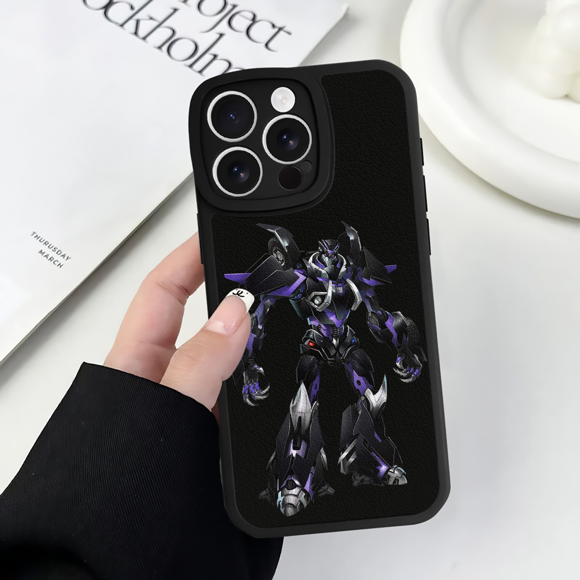 （画像用） Transformers トランスフォーマー 【iPhone 16シリーズ対応】シリコンスマホケース（レザー調） 材質：シリコン